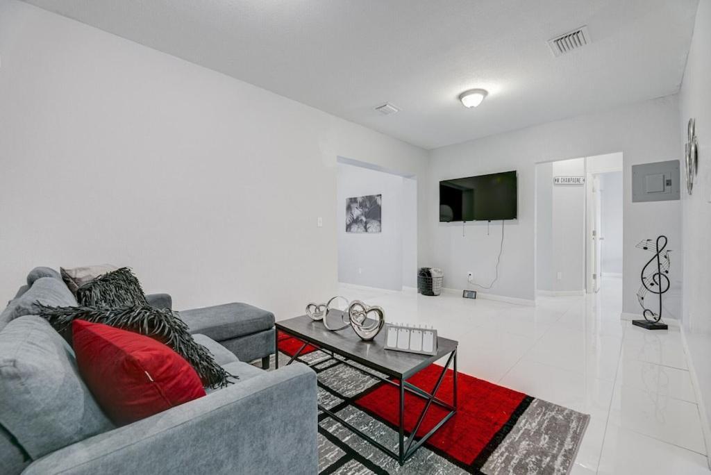 Deco Drive Miami • Near Hard Rock Stadium • South Beach • Wynwood 외부 사진